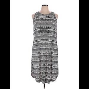 Banana Republic SleevelessBlack &White Ruched Back